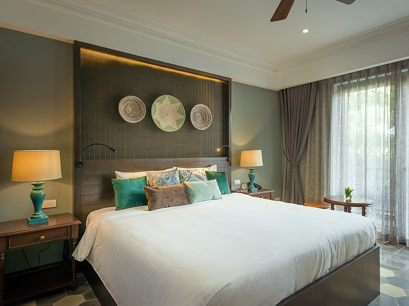 LAST-MINUTE DISCOUNTED ROOM RATES